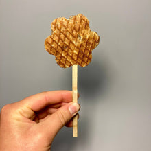 Load image into Gallery viewer, Mini Stroopwafel Lollipops: Chocolate / Heart
