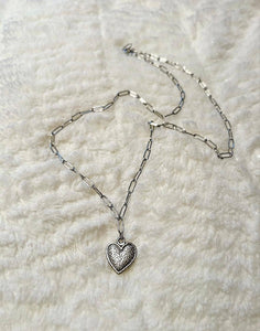 Paper clip chain silver stamped heart